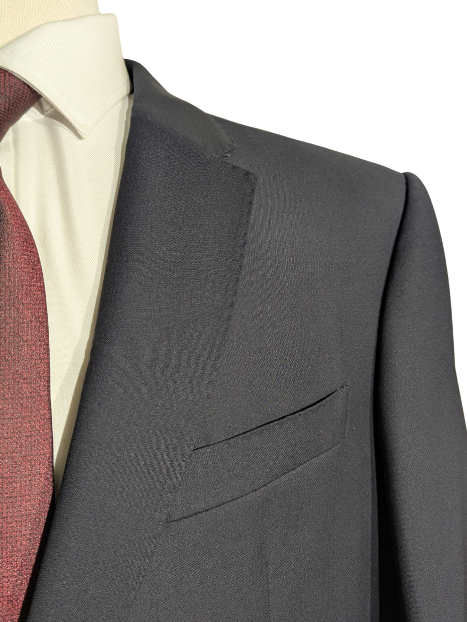 Armani Collezioni M-Line Solid Black 100% Wool Notch Lapel Modern Fit 2 Button Suit 38R