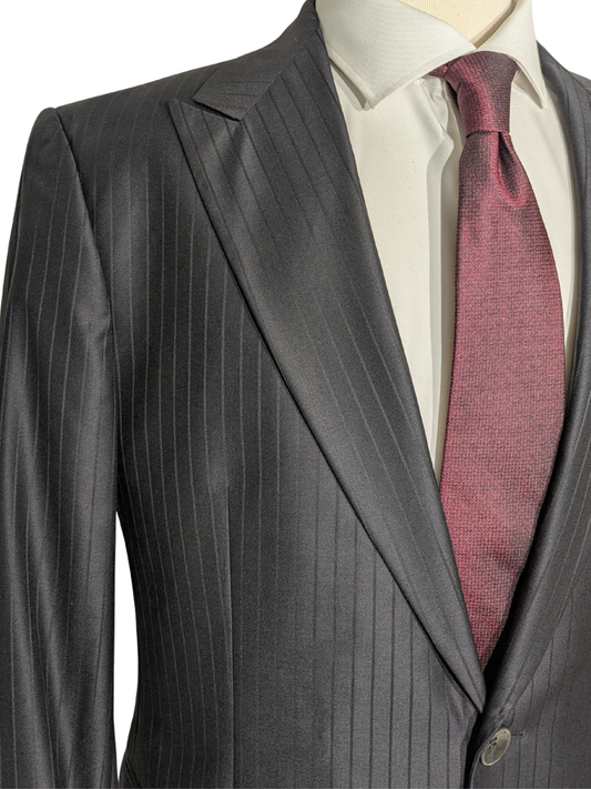 Giorgio Armani Black Pinstripe One-Button Peak Lapel Wool Suit 44R